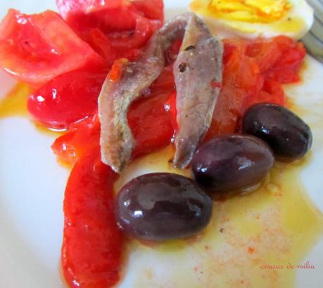 Ensalada de pimientos huevos y anchoas Ensalada de pimientos huevos y anchoas