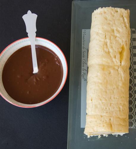 Rollo de Lemon Curd con cobertura de Chocolate Rollo de Lemon Curd con cobertura de Chocolate