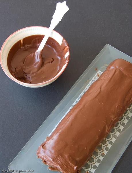 Rollo de Lemon Curd con cobertura de Chocolate Rollo de Lemon Curd con cobertura de Chocolate