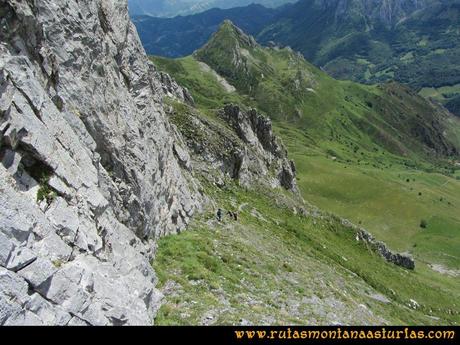 Ruta Tuiza Siegalavá: Bajando pegados a los murallones