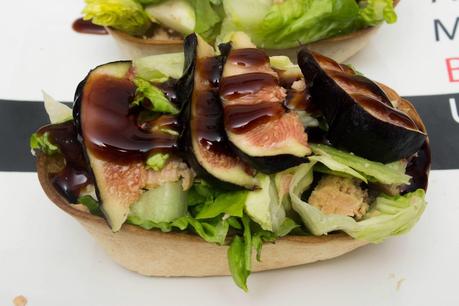 Barquitas de paté de bonito con queso y ensalada de breva Barquitas de paté de bonito con queso y ensalada de breva