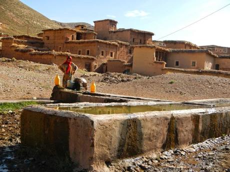 De Iskattafene a Zawyat Oumzi. Aldeas del Valle Aït Bouguemez. Marruecos