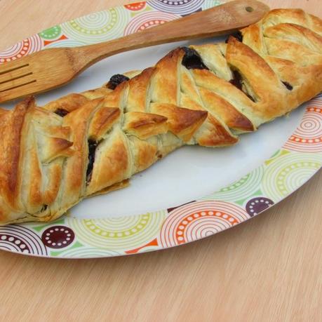 Falsa trenza de hojaldre rellena de chocolate Falsa trenza de hojaldre rellena de chocolate