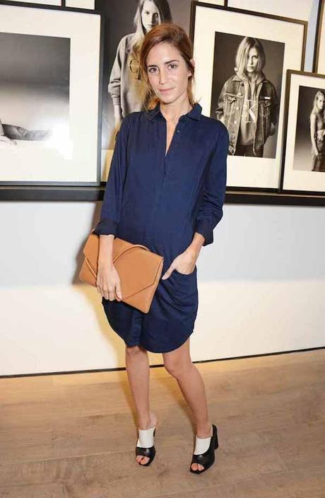 Los looks de la semana La bloguera Gala González, con un vestido camisero de Calvin Klein, en la fiesta de celebración de la colaboración Calvin Klein Jeans x Mytheresa.com en Londres (Photo by David M. Benett/Getty Images for Calvin Klein Jeans x Mytheresa.com).