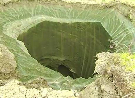 IMÁGENES DEL INTERIOR DEL CRÁTER HALLADO EN SIBERIA IMÁGENES DEL INTERIOR DEL CRÁTER HALLADO EN SIBERIA