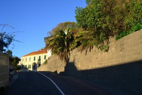 La ruta que atraviesa el peñón hacia el Europa Point