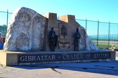 Monumento en Gibraltar a la victoria en la defensa del peñón ante España