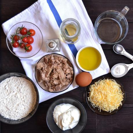PASTEL DE ATUN Y TOMATES PASTEL DE ATUN Y TOMATES