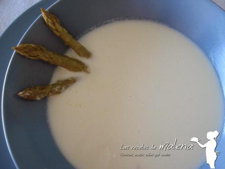 Sopa fría de almendras (ajoblanco ) Sopa fría de almendras (ajoblanco )