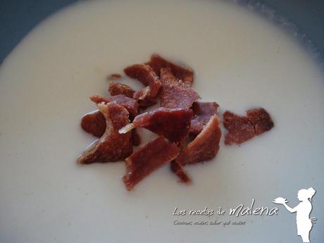 Sopa fría de almendras (ajoblanco )