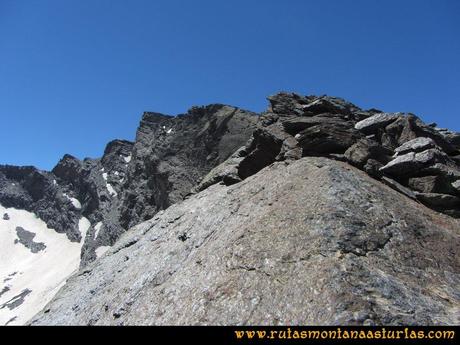 Ruta Hoya de la Mora - Veleta: Subiendo por la arista Ruta Hoya de la Mora - Veleta: Subiendo por la arista