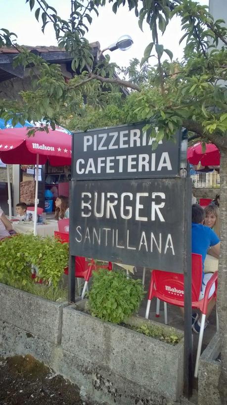 Burger Santillana, en Santillana del Mar, España, un servicio rápido pero una atención deficiente