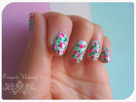 Uñas con rosas. Uñas con rosas.