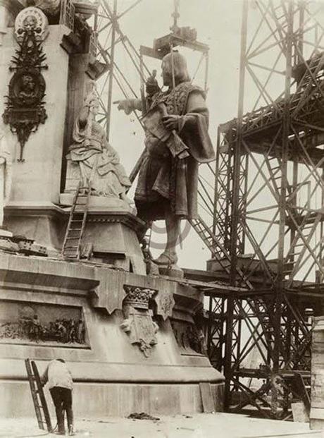 Cosas que le han pasado a la estatua de Colón