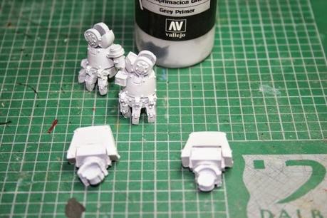 Imprimación de los brazos del Contemptor Imprimación de los brazos del Contemptor