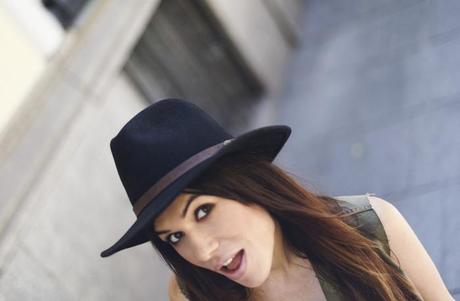 street style barbara crespo hello a bicyclette tshirt fashion blogger outfit blog de moda street style barbara crespo hello a bicyclette tshirt fashion blogger outfit blog de moda