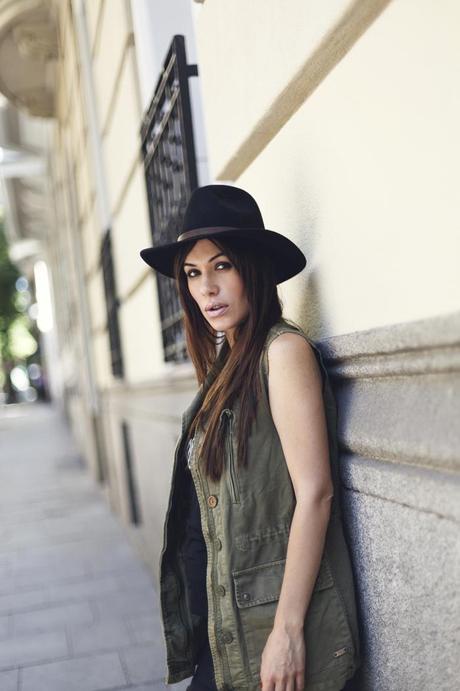 street style barbara crespo hello a bicyclette tshirt fashion blogger outfit blog de moda street style barbara crespo hello a bicyclette tshirt fashion blogger outfit blog de moda