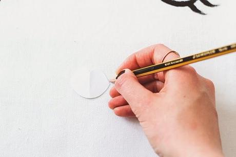 DIY.....UN SENCILLO COJIN PERO CON MUCHO GLAMOUR DIY.....UN SENCILLO COJIN PERO CON MUCHO GLAMOUR