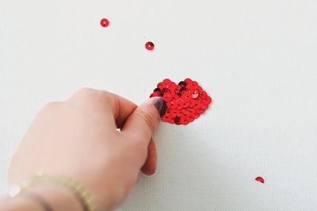 DIY.....UN SENCILLO COJIN PERO CON MUCHO GLAMOUR DIY.....UN SENCILLO COJIN PERO CON MUCHO GLAMOUR