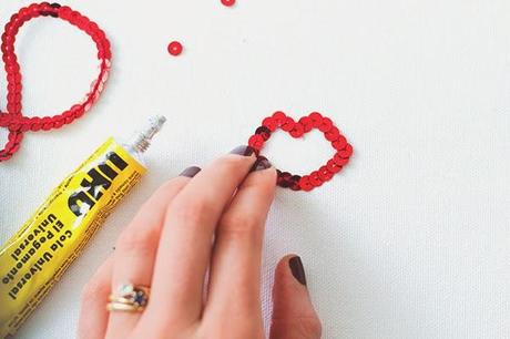 DIY.....UN SENCILLO COJIN PERO CON MUCHO GLAMOUR DIY.....UN SENCILLO COJIN PERO CON MUCHO GLAMOUR