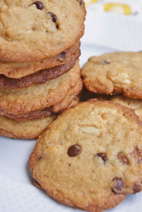 Cookies blanditas con tres chocolates Cookies blanditas con tres chocolates