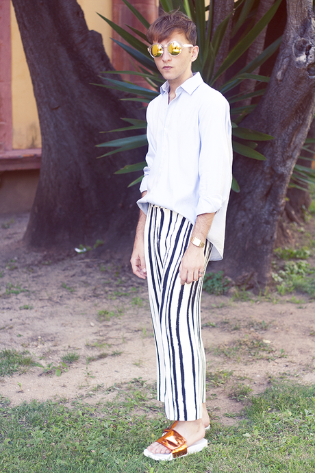 HOLOGRAPHIC HOLOGRAPHIC