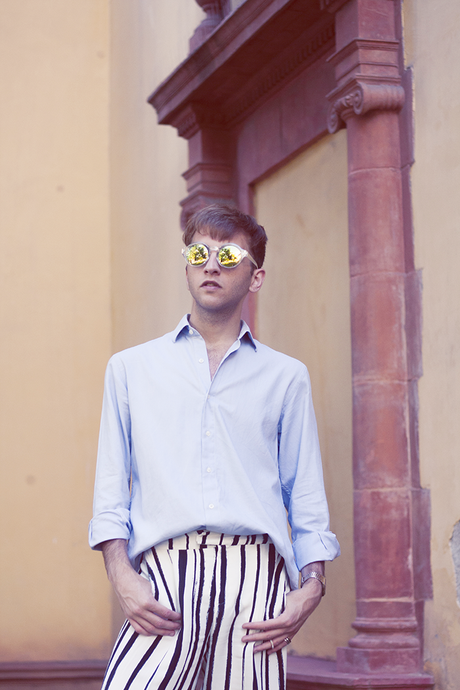 HOLOGRAPHIC HOLOGRAPHIC