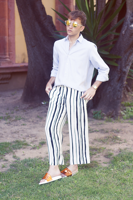 HOLOGRAPHIC HOLOGRAPHIC