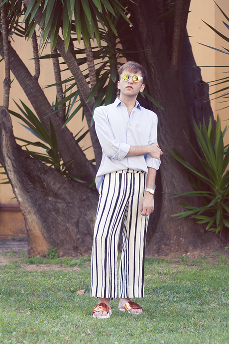 HOLOGRAPHIC HOLOGRAPHIC