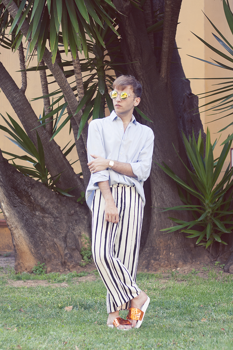 HOLOGRAPHIC HOLOGRAPHIC