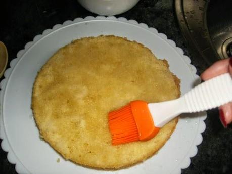 TARTA RELLENA DE GUINDAS EN ALMÍBAR TARTA RELLENA DE GUINDAS EN ALMÍBAR