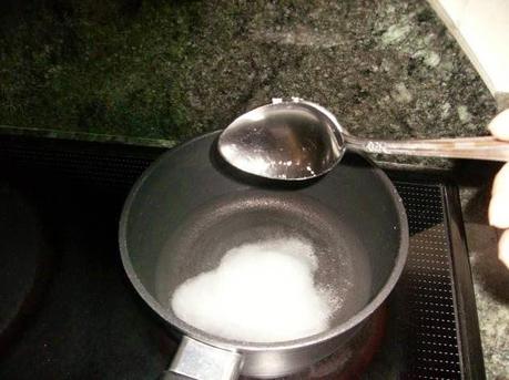 TARTA RELLENA DE GUINDAS EN ALMÍBAR TARTA RELLENA DE GUINDAS EN ALMÍBAR