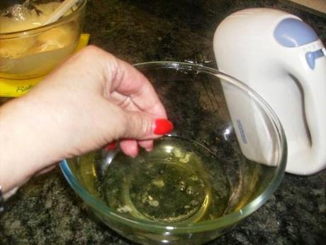 TARTA RELLENA DE GUINDAS EN ALMÍBAR TARTA RELLENA DE GUINDAS EN ALMÍBAR