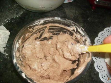 TARTA RELLENA DE GUINDAS EN ALMÍBAR TARTA RELLENA DE GUINDAS EN ALMÍBAR