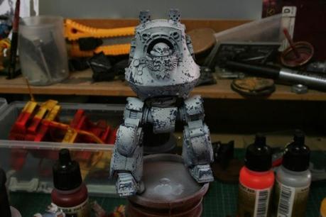 Pintura del daños de batalla sobre el cuerpo del Dreadnought Contemptor