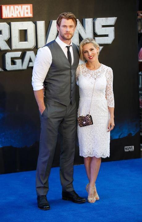 Chris Hemsworth y Elsa Pataky, de Dolce&Gabbana, en el estreno europeo de 'Guardians Of The Galaxy' en The Empire Leicester Square en Londres.