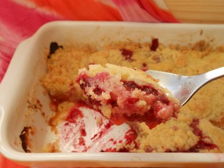 Crumble de nectarinas, ciruelas y sémola de trigo