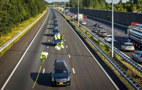 Recibimiento en Holanda a los muertos en el vuelo  MH17 de Malaysia Airlines