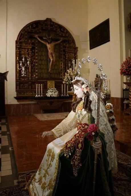 La Divina Pastora de Capuchinos de Écija vuelve a presidir el Altar Mayor de su iglesia.