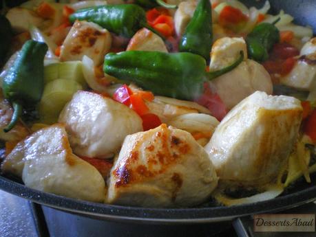 Arroz con pollo y pimientos de Padrón (Elaboración) Arroz con pollo y pimientos de Padrón (Elaboración)