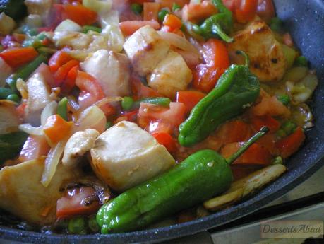 Arroz con pollo y pimientos de Padrón (Elaboración) Arroz con pollo y pimientos de Padrón (Elaboración)