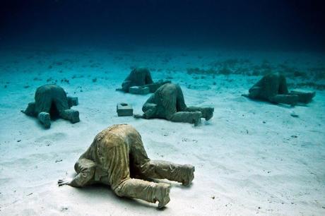 Jason deCaires Taylor y lo sublime. the-banker-007-jason-decaires-taylor-sculpture