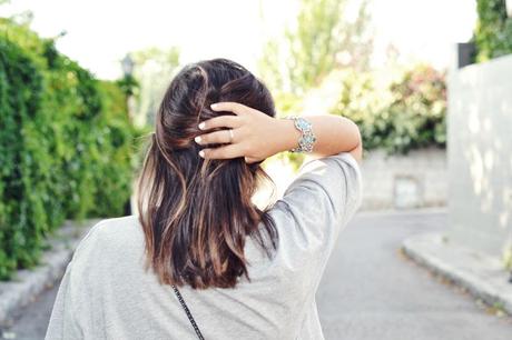 basic_grey_tshirt-green_jeans-ethnic_espadrilles-folk_accessories-touche_of_orange-street_style ethnic_espadrilles_look