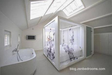 En un ático el baño integra un cuarto dormitorio transparente