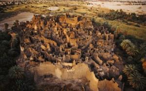 Ciudades perdidas donde a Indiana Jones (y a mi) le gustaría perderse Antigua ciudad fortaleza en la ruta de los esclavos hacia Libia.