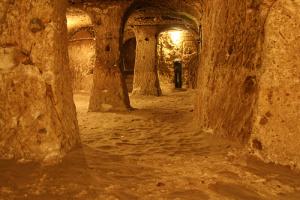 Ciudades perdidas donde a Indiana Jones (y a mi) le gustaría perderse Uno de los cientos de túneles de esta ciudad subterránea