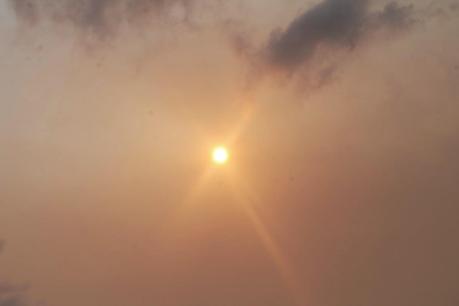 El polvo del Sahara, en juego rojizo con sol de Neiba.