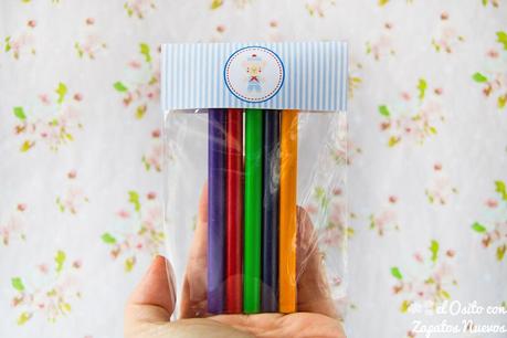 UN BAUTIZO MARINERO DEDICADO A LOS PEQUES packaging piruleta personalizada colorear lámina ceras plastidecor marinero osito bautizo