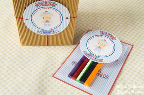 UN BAUTIZO MARINERO DEDICADO A LOS PEQUES packaging piruleta personalizada colorear lámina ceras plastidecor marinero osito bautizo