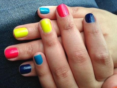 Uñas de varios colores, ¡Rompe con la monocromía!